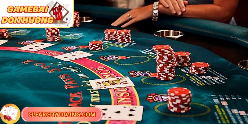 Anh em tham gia Blackjack sẽ đối đầu trực tiếp với nhà cái