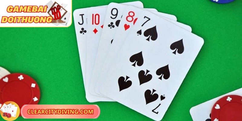 Straight gồm năm quân bài liên tiếp về mặt số thứ tự